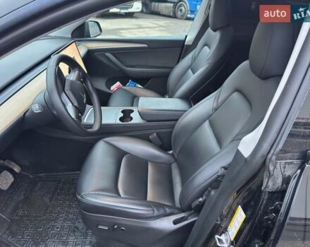Черный Тесла Model Y, объемом двигателя 0 л и пробегом 60 тыс. км за 24500 $, фото 5 на Automoto.ua