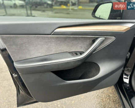 Чорний Тесла Model Y, об'ємом двигуна 0 л та пробігом 27 тис. км за 28900 $, фото 13 на Automoto.ua