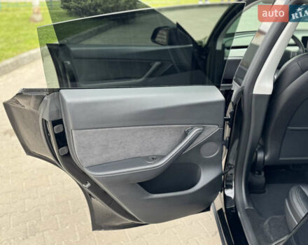 Черный Тесла Model Y, объемом двигателя 0 л и пробегом 60 тыс. км за 24500 $, фото 10 на Automoto.ua