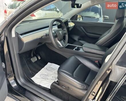 Черный Тесла Model Y, объемом двигателя 0 л и пробегом 49 тыс. км за 27555 $, фото 12 на Automoto.ua