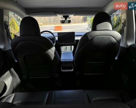 Черный Тесла Model Y, объемом двигателя 0 л и пробегом 27 тыс. км за 28999 $, фото 13 на Automoto.ua