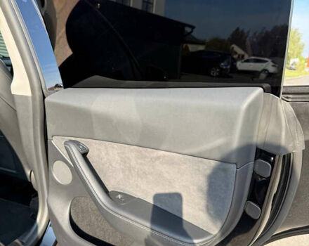 Черный Тесла Model Y, объемом двигателя 0 л и пробегом 79 тыс. км за 31999 $, фото 22 на Automoto.ua