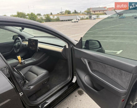 Черный Тесла Model Y, объемом двигателя 0 л и пробегом 65 тыс. км за 27000 $, фото 13 на Automoto.ua