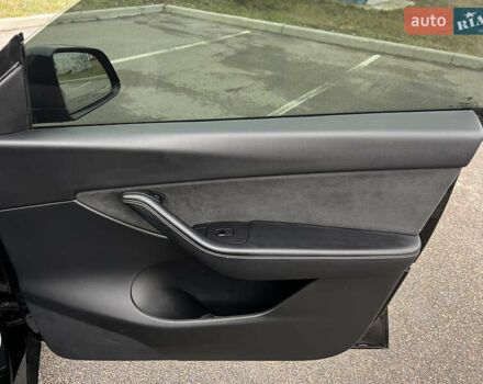 Черный Тесла Model Y, объемом двигателя 0 л и пробегом 61 тыс. км за 22900 $, фото 22 на Automoto.ua