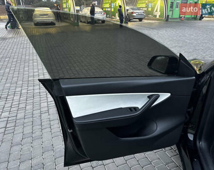 Черный Тесла Model Y, объемом двигателя 0 л и пробегом 85 тыс. км за 28000 $, фото 10 на Automoto.ua