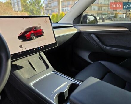 Черный Тесла Model Y, объемом двигателя 0 л и пробегом 27 тыс. км за 28999 $, фото 19 на Automoto.ua