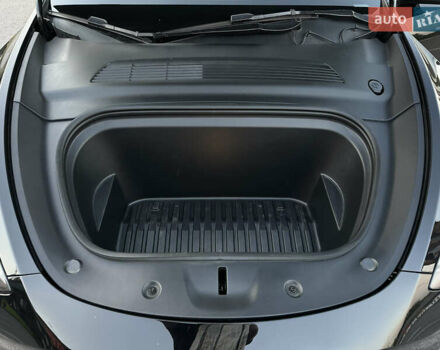 Чорний Тесла Model Y, об'ємом двигуна 0 л та пробігом 135 тис. км за 26499 $, фото 53 на Automoto.ua