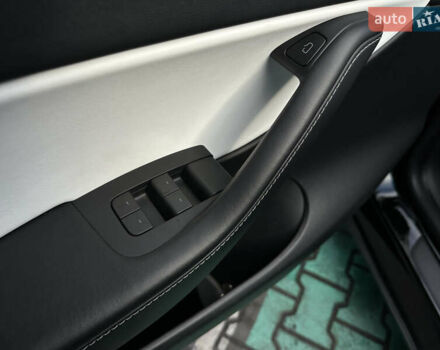 Черный Тесла Model Y, объемом двигателя 0 л и пробегом 136 тыс. км за 26199 $, фото 30 на Automoto.ua