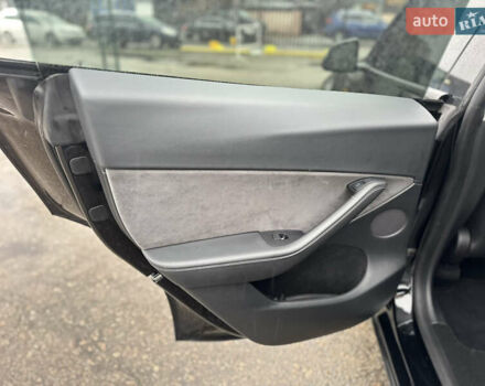 Чорний Тесла Model Y, об'ємом двигуна 0 л та пробігом 27 тис. км за 28900 $, фото 16 на Automoto.ua