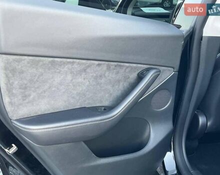 Черный Тесла Model Y, объемом двигателя 0 л и пробегом 73 тыс. км за 27890 $, фото 24 на Automoto.ua