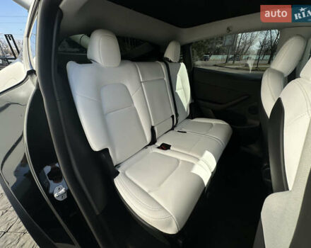 Черный Тесла Model Y, объемом двигателя 0 л и пробегом 24 тыс. км за 31000 $, фото 31 на Automoto.ua