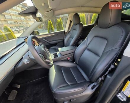 Черный Тесла Model Y, объемом двигателя 0 л и пробегом 27 тыс. км за 28999 $, фото 14 на Automoto.ua