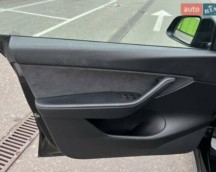 Черный Тесла Model Y, объемом двигателя 0 л и пробегом 61 тыс. км за 22900 $, фото 13 на Automoto.ua