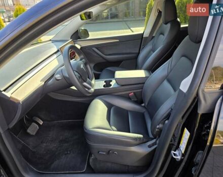 Черный Тесла Model Y, объемом двигателя 0 л и пробегом 27 тыс. км за 28999 $, фото 17 на Automoto.ua