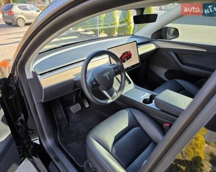 Черный Тесла Model Y, объемом двигателя 0 л и пробегом 27 тыс. км за 28999 $, фото 20 на Automoto.ua