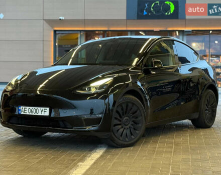 Черный Тесла Model Y, объемом двигателя 0 л и пробегом 53 тыс. км за 34999 $, фото 1 на Automoto.ua