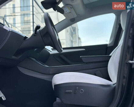 Тесла Model Y 2023 в Ровно на Automoto.ua Черный Тесла Model Y, объемом двигателя 0 л и пробегом 13 тыс. км за 28900 $, фото 13 на Automoto.ua
