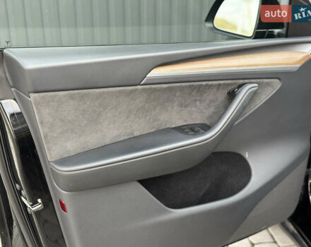 Черный Тесла Model Y, объемом двигателя 0 л и пробегом 39 тыс. км за 25000 $, фото 28 на Automoto.ua