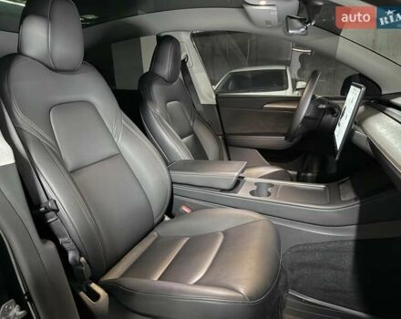 Черный Тесла Model Y, объемом двигателя 0 л и пробегом 39 тыс. км за 29500 $, фото 28 на Automoto.ua