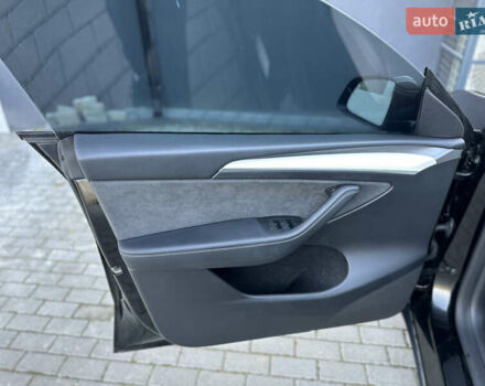 Тесла Model Y 2023 в Ровно на Automoto.ua Черный Тесла Model Y, объемом двигателя 0 л и пробегом 13 тыс. км за 28900 $, фото 16 на Automoto.ua