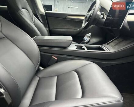 Черный Тесла Model Y, объемом двигателя 0 л и пробегом 1 тыс. км за 41500 $, фото 14 на Automoto.ua