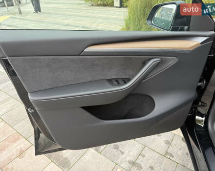 Тесла Model Y 2023 в Киеве на Automoto.ua Черный Тесла Model Y, объемом двигателя 0 л и пробегом 29 тыс. км за 34999 $, фото 36 на Automoto.ua