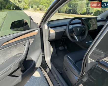 Черный Тесла Model Y, объемом двигателя 0 л и пробегом 1 тыс. км за 38999 $, фото 17 на Automoto.ua