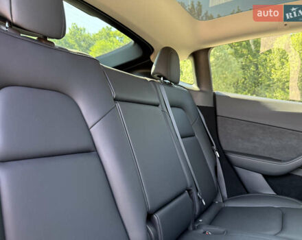 Черный Тесла Model Y, объемом двигателя 0 л и пробегом 1 тыс. км за 38999 $, фото 32 на Automoto.ua