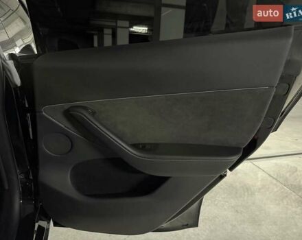 Черный Тесла Model Y, объемом двигателя 0 л и пробегом 39 тыс. км за 29500 $, фото 23 на Automoto.ua