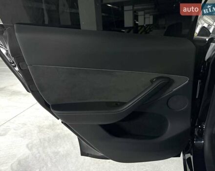 Черный Тесла Model Y, объемом двигателя 0 л и пробегом 39 тыс. км за 29500 $, фото 19 на Automoto.ua