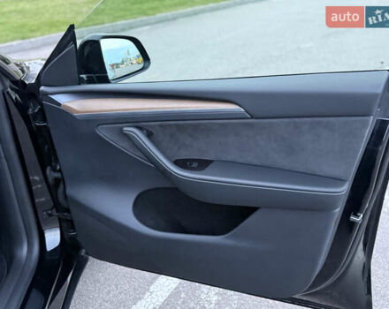 Черный Тесла Model Y, объемом двигателя 0 л и пробегом 67 тыс. км за 33490 $, фото 29 на Automoto.ua