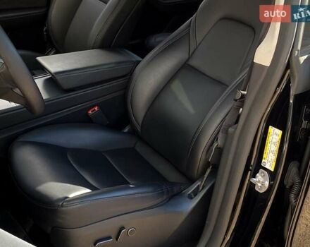 Черный Тесла Model Y, объемом двигателя 0 л и пробегом 17 тыс. км за 34500 $, фото 11 на Automoto.ua