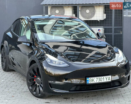 Тесла Model Y 2023 в Ровно на Automoto.ua Черный Тесла Model Y, объемом двигателя 0 л и пробегом 13 тыс. км за 28900 $, фото 1 на Automoto.ua