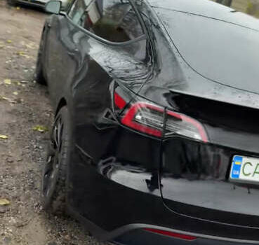 Черный Тесла Model Y, объемом двигателя 0 л и пробегом 35 тыс. км за 29999 $, фото 3 на Automoto.ua