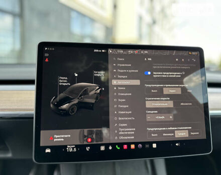 Черный Тесла Model Y, объемом двигателя 0 л и пробегом 2 тыс. км за 40990 $, фото 40 на Automoto.ua