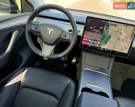 Черный Тесла Model Y, объемом двигателя 0 л и пробегом 1 тыс. км за 38999 $, фото 23 на Automoto.ua