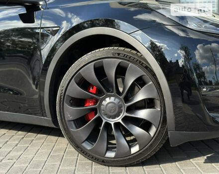 Черный Тесла Model Y, объемом двигателя 0 л и пробегом 2 тыс. км за 40990 $, фото 2 на Automoto.ua