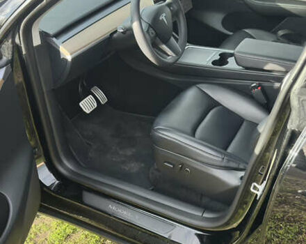 Черный Тесла Model Y, объемом двигателя 0 л и пробегом 35 тыс. км за 29999 $, фото 5 на Automoto.ua