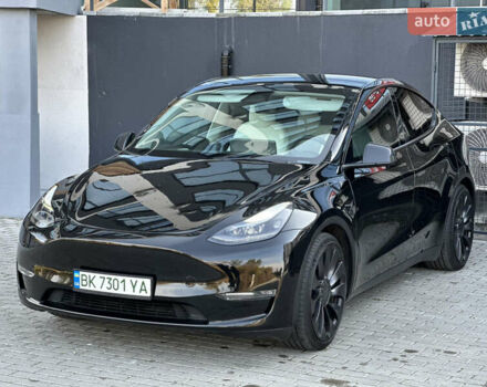 Тесла Model Y 2023 в Ровно на Automoto.ua Черный Тесла Model Y, объемом двигателя 0 л и пробегом 13 тыс. км за 28900 $, фото 2 на Automoto.ua