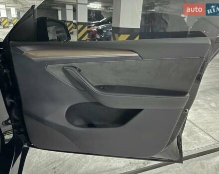 Черный Тесла Model Y, объемом двигателя 0 л и пробегом 39 тыс. км за 29500 $, фото 26 на Automoto.ua