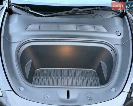 Черный Тесла Model Y, объемом двигателя 0 л и пробегом 67 тыс. км за 33490 $, фото 31 на Automoto.ua