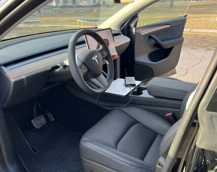 Черный Тесла Model Y, объемом двигателя 0 л и пробегом 12 тыс. км за 23200 $, фото 49 на Automoto.ua
