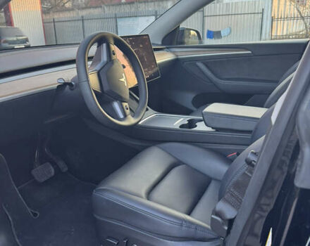 Черный Тесла Model Y, объемом двигателя 0 л и пробегом 11 тыс. км за 25500 $, фото 21 на Automoto.ua