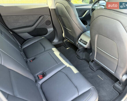 Черный Тесла Model Y, объемом двигателя 0 л и пробегом 1 тыс. км за 38999 $, фото 31 на Automoto.ua
