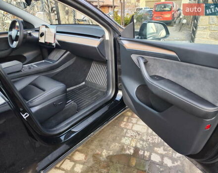 Черный Тесла Model Y, объемом двигателя 0 л и пробегом 19 тыс. км за 30900 $, фото 17 на Automoto.ua