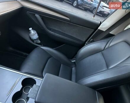 Черный Тесла Model Y, объемом двигателя 0 л и пробегом 65 тыс. км за 25555 $, фото 21 на Automoto.ua