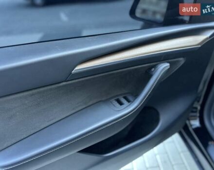 Черный Тесла Model Y, объемом двигателя 0 л и пробегом 65 тыс. км за 25555 $, фото 16 на Automoto.ua