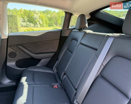 Черный Тесла Model Y, объемом двигателя 0 л и пробегом 1 тыс. км за 38999 $, фото 29 на Automoto.ua