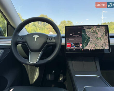 Черный Тесла Model Y, объемом двигателя 0 л и пробегом 1 тыс. км за 38999 $, фото 22 на Automoto.ua