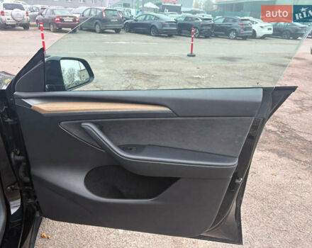 Черный Тесла Model Y, объемом двигателя 0 л и пробегом 35 тыс. км за 21900 $, фото 26 на Automoto.ua